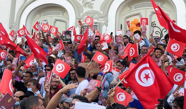 التونسيين يحتجون أمام البرلمان التونسي