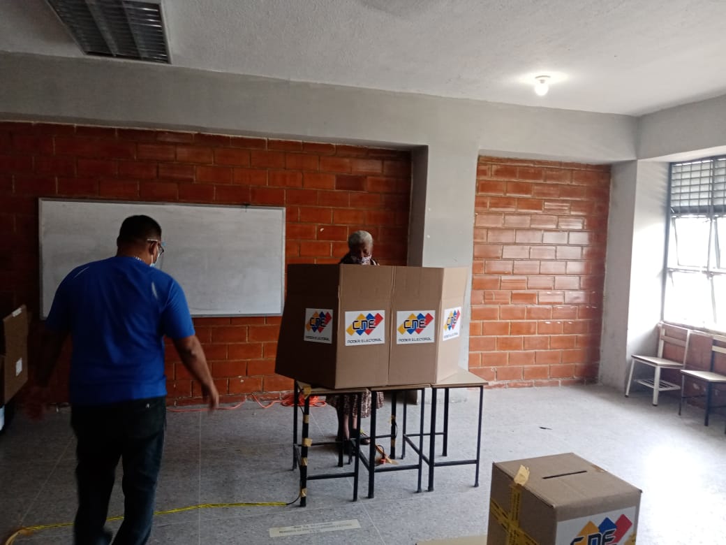 انتخابات ديمقراطية في فنزويلا