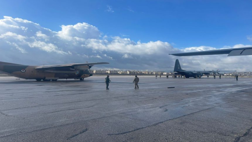 طائرات مساعدات طارئة إلى سوريا وتركيا محملة بمواد إغاثية في مطار ماركا العسكري.8/2/2023.(المملكة)